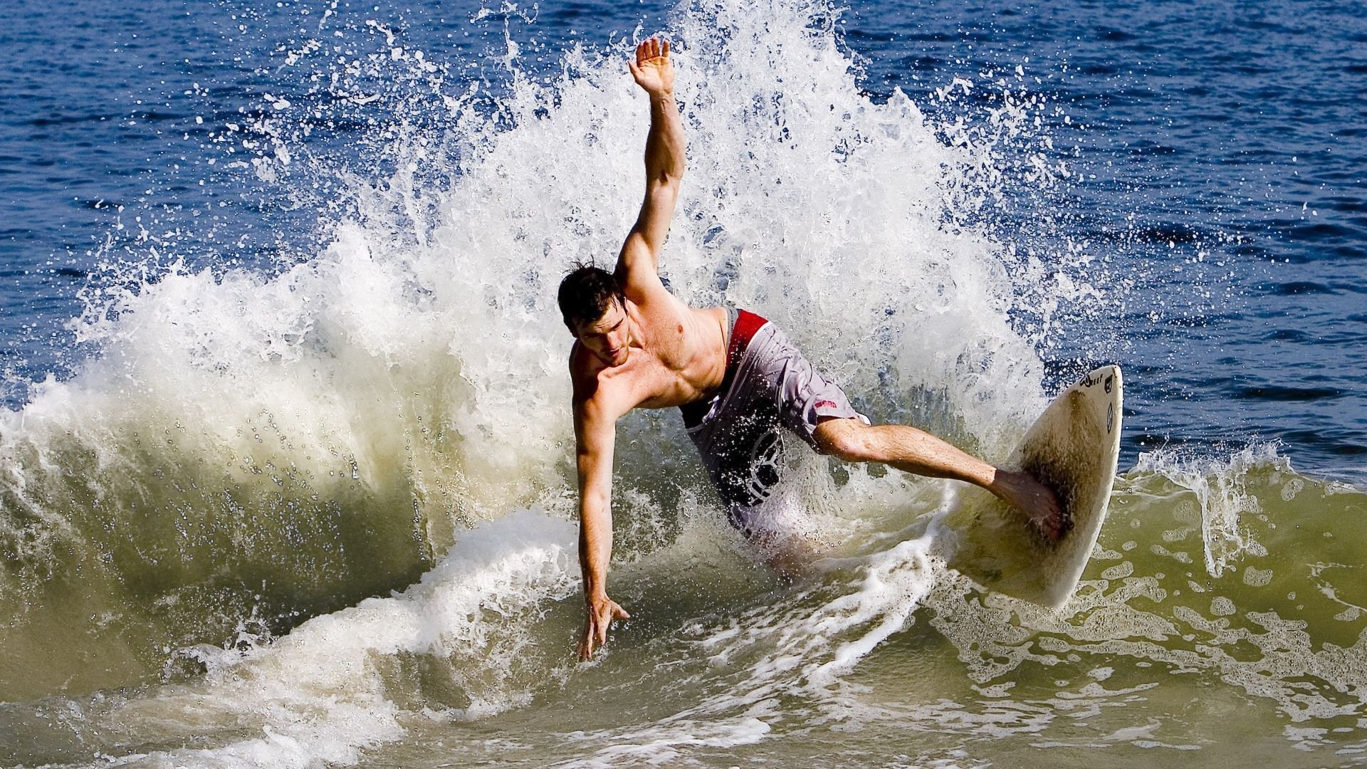 “帕布罗·马特拉的强大防守技能，为阿根廷美洲狮队保驾护航”